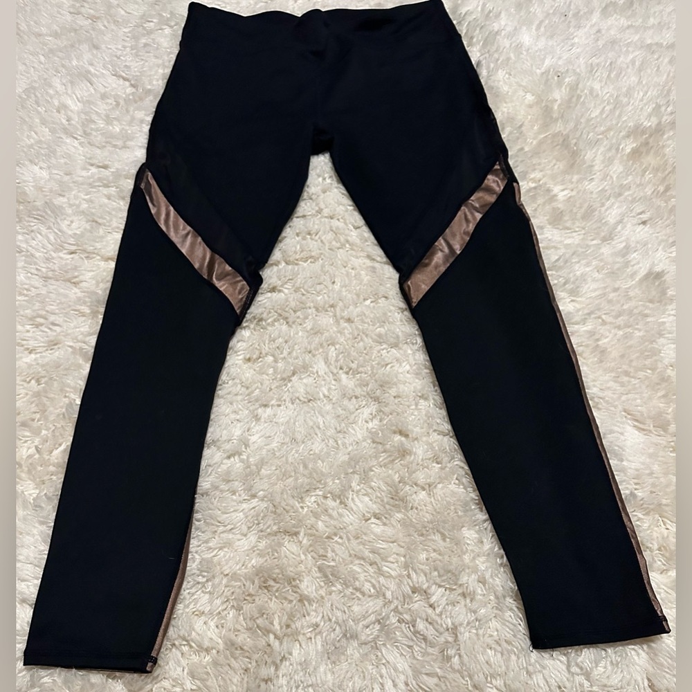 Fabletics Women’s Size Large Black Leggings with Bronze Stripes EUC